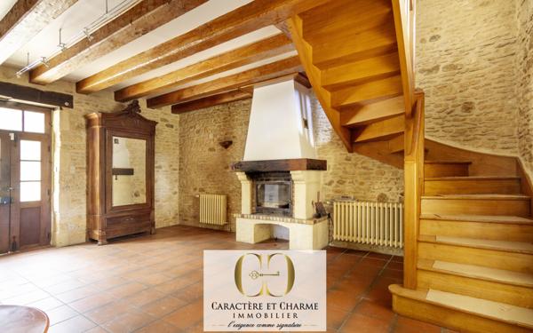 Sarlat-la-Canéda (24200) Domaine proche Sarlat. Nombreuses dépendances. Piscine, tennis. 15 hectares