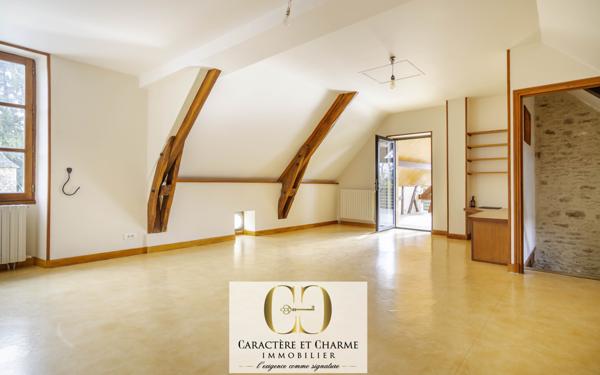 Sarlat-la-Canéda (24200) Domaine proche Sarlat. Nombreuses dépendances. Piscine, tennis. 15 hectares