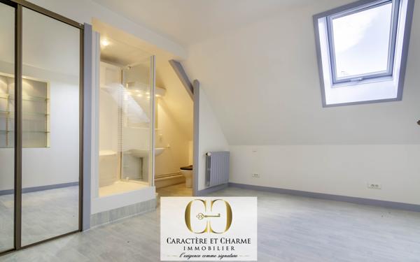 Sarlat-la-Canéda (24200) Domaine proche Sarlat. Nombreuses dépendances. Piscine, tennis. 15 hectares