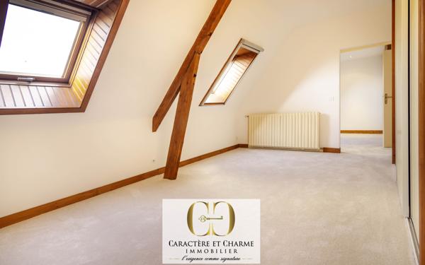 Sarlat-la-Canéda (24200) Domaine proche Sarlat. Nombreuses dépendances. Piscine, tennis. 15 hectares