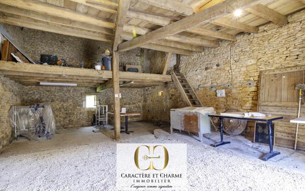 Sarlat-la-Canéda (24200) Domaine proche Sarlat. Nombreuses dépendances. Piscine, tennis. 15 hectares