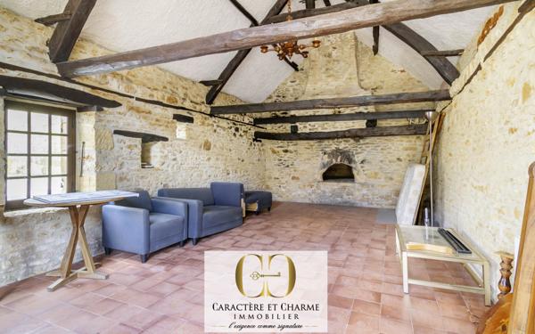 Sarlat-la-Canéda (24200) Domaine proche Sarlat. Nombreuses dépendances. Piscine, tennis. 15 hectares