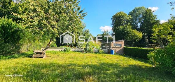 Maison 6 pièces avec 4 chambres, Véranda 30m2 et grande pièce de vie sur un terrain de 1177m2 avec dépendances.