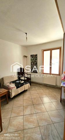 Maison 6 pièces avec 4 chambres, Véranda 30m2 et grande pièce de vie sur un terrain de 1177m2 avec dépendances.