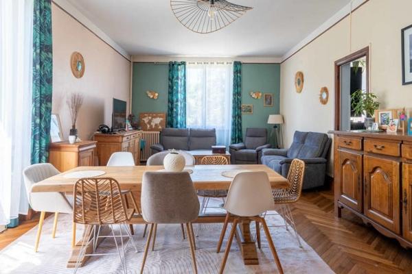 Maison à vendre 250 275 € Montguyon 12 p 228 m² DPE D