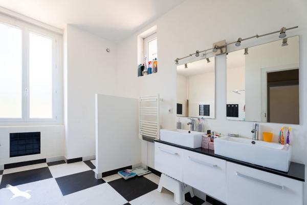 Maison à vendre 250 275 € Montguyon 12 p 228 m² DPE D