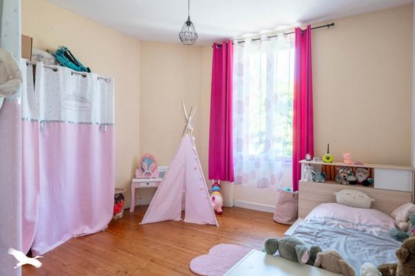 Maison à vendre 250 275 € Montguyon 12 p 228 m² DPE D