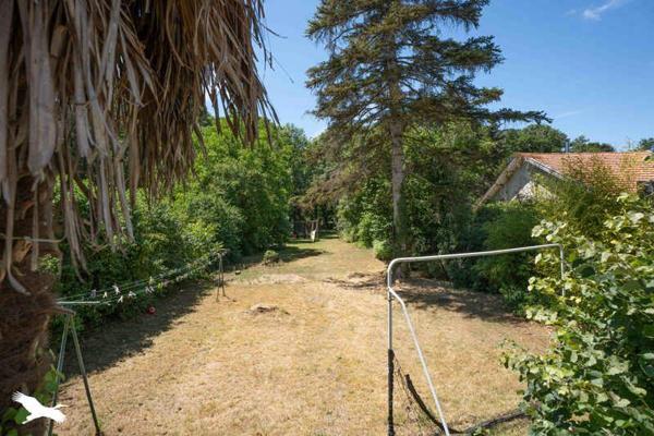Maison à vendre 250 275 € Montguyon 12 p 228 m² DPE D