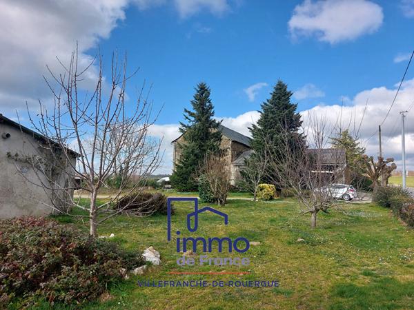 Corps de ferme sur 2ha22de terrain proche Rieupeyroux