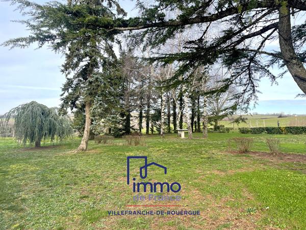 Corps de ferme sur 2ha22de terrain proche Rieupeyroux