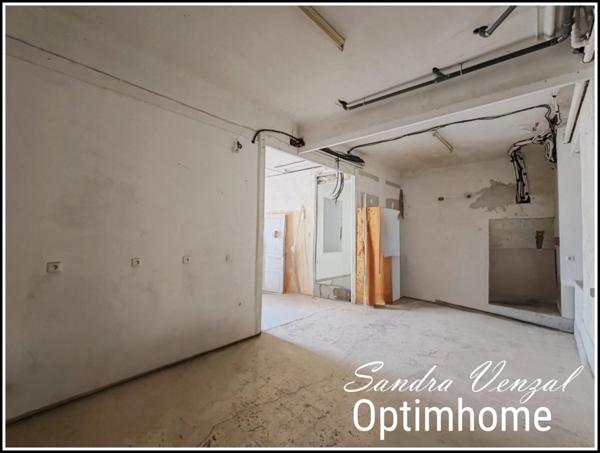 LOCAL/BUREAU COMMERCIAL À VENDRE – VOLONNE (04290)