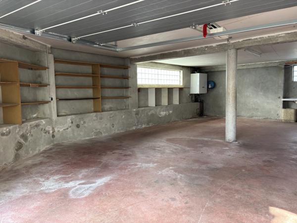 LA TURBALLE - MAISON DE VILLE - CENTRE VILLE - TOUT A PIED - GRAND GARAGE - ESPACE DE STOCKAGE