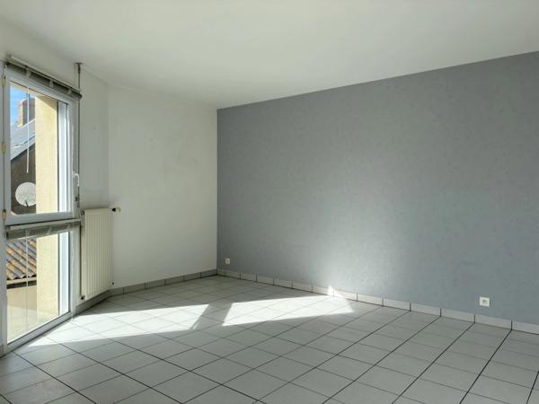 LA TURBALLE - MAISON DE VILLE - CENTRE VILLE - TOUT A PIED - GRAND GARAGE - ESPACE DE STOCKAGE