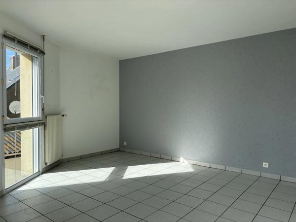 LA TURBALLE - MAISON DE VILLE - CENTRE VILLE - TOUT A PIED - GRAND GARAGE - ESPACE DE STOCKAGE