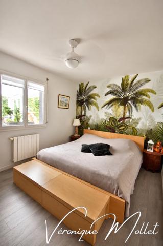 SAINTE-EULALIE – PLAIN-PIED, 3 CHAMBRES, BUREAU, PISCINE ET DOUBLE GARAGE