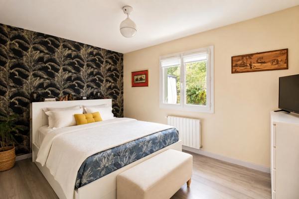SAINTE-EULALIE – PLAIN-PIED, 3 CHAMBRES, BUREAU, PISCINE ET DOUBLE GARAGE