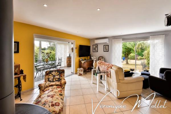 SAINTE-EULALIE – PLAIN-PIED, 3 CHAMBRES, BUREAU, PISCINE ET DOUBLE GARAGE
