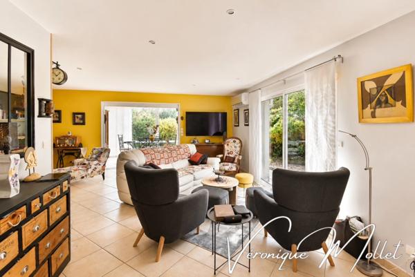 SAINTE-EULALIE – PLAIN-PIED, 3 CHAMBRES, BUREAU, PISCINE ET DOUBLE GARAGE