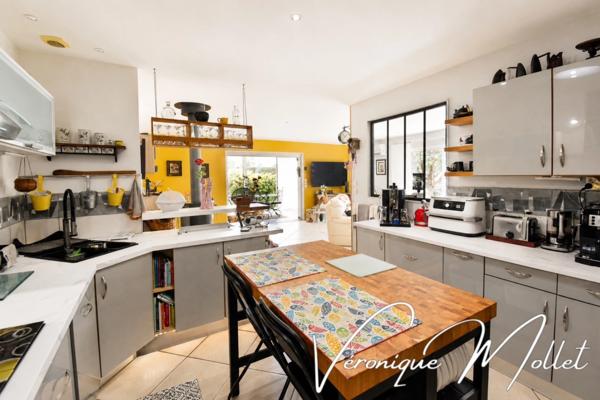 SAINTE-EULALIE – PLAIN-PIED, 3 CHAMBRES, BUREAU, PISCINE ET DOUBLE GARAGE