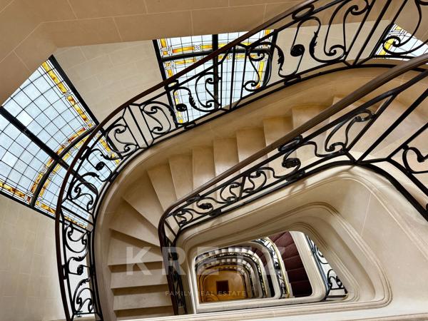 Duplex familial en dernier étage - immeuble haussmannien rénové