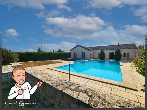 Maison à vendre de plain pied 3 chambres double garage et piscine sur la commune de  PINEUILH (33)
