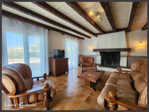 Maison à vendre de plain pied 3 chambres double garage et piscine sur la commune de  PINEUILH (33)