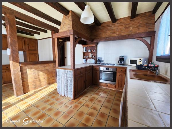 Maison à vendre de plain pied 3 chambres double garage et piscine sur la commune de  PINEUILH (33)