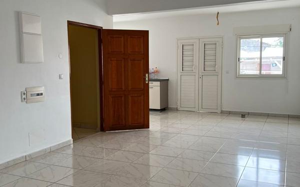 Appartement à louer    2 pièces •  Morne-à-l'Eau