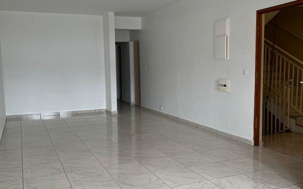 Appartement à louer    2 pièces •  Morne-à-l'Eau