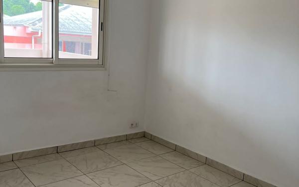 Appartement à louer    2 pièces •  Morne-à-l'Eau