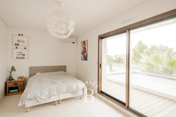 Mérignac, Maison 4 Chambres -  220 m² à vendre