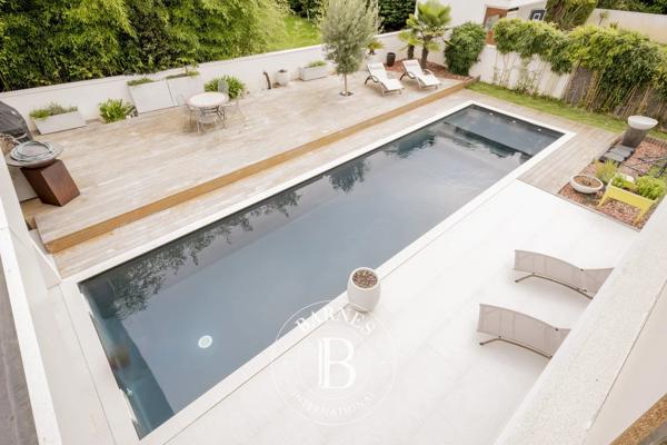 Mérignac, Maison 4 Chambres -  220 m² à vendre