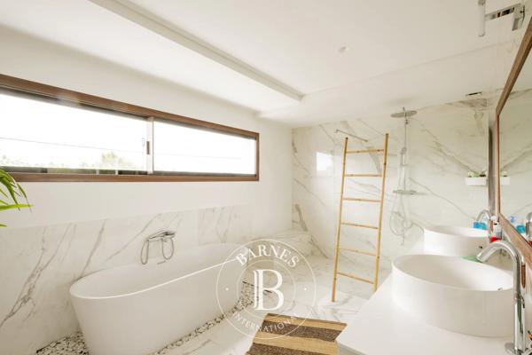 Mérignac, Maison 4 Chambres -  220 m² à vendre