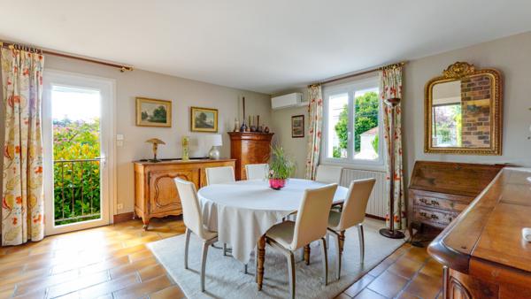 À VENDRE À POITIERS  Maison T7 200 m2