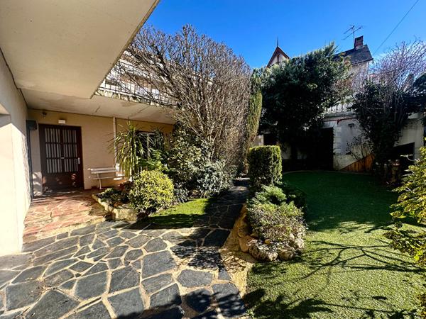 À VENDRE À POITIERS  Maison T7 200 m2