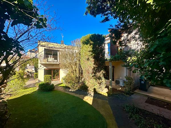 À VENDRE À POITIERS  Maison T7 200 m2