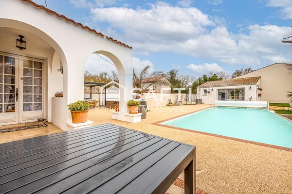 SUPERBE MAISON 4 CH GARAGE JARDIN PISCINE SPA