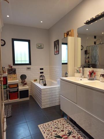 Villa Plain Pied 98m² sur terrain de 529m², Montségur sur Lauzon 279 000HAI