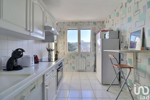 Appartement 3 pièces de 69 m² à Creil (60100)