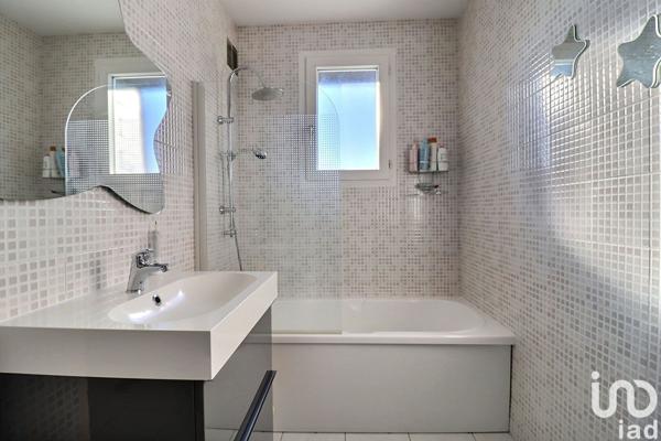 Appartement 3 pièces de 69 m² à Creil (60100)