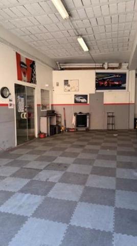 Local 132m2 + 2 places de parking