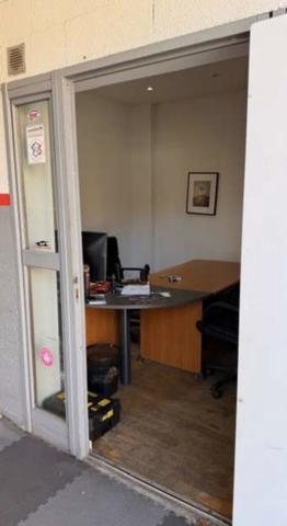Local 132m2 + 2 places de parking
