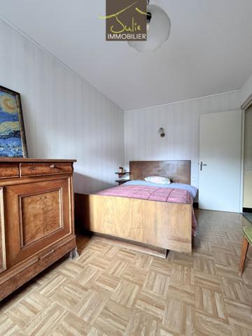 Maison 5 chambres, avec jardin et garage.