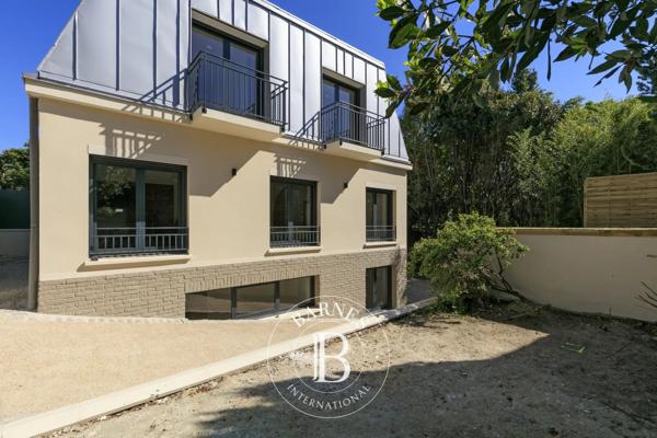 Suresnes, Maison 4 Chambres -  161 m² à vendre
