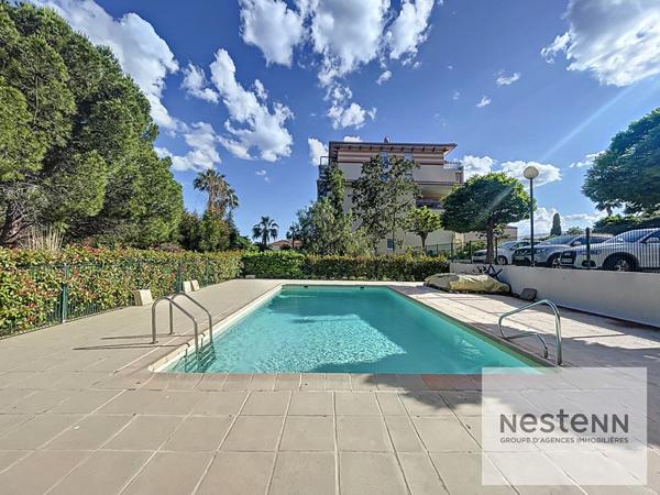 Charmant T2 avec grande terrasse, piscine et parking ? Proche centre-ville de Saint-Raphaël