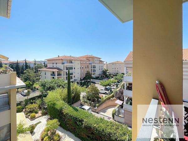 Charmant T2 avec grande terrasse, piscine et parking ? Proche centre-ville de Saint-Raphaël