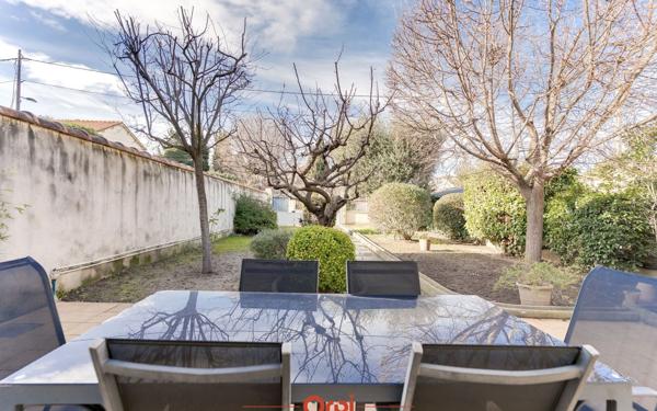 Maison à vendre    2 pièces •  Marseille 12