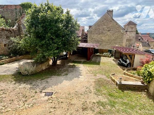 A VENDRE à SAINT-PERE (89450), à quelques kilomètres de VEZELAY,  Une maison d'habitation compr...