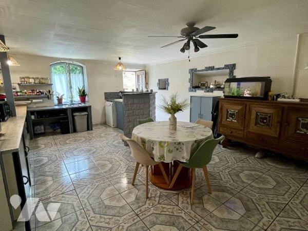 A VENDRE à SAINT-PERE (89450), à quelques kilomètres de VEZELAY,  Une maison d'habitation compr...