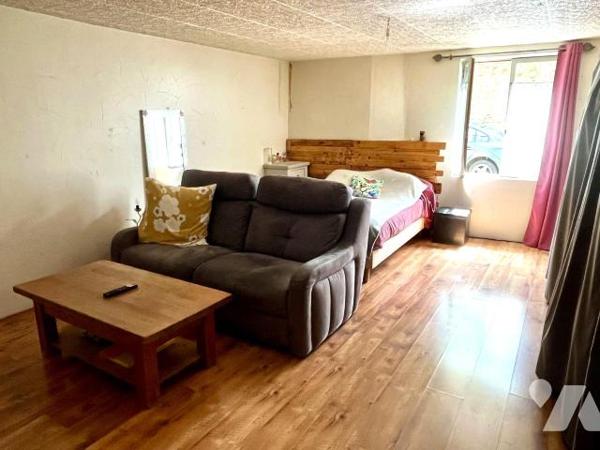 A VENDRE à SAINT-PERE (89450), à quelques kilomètres de VEZELAY,  Une maison d'habitation compr...